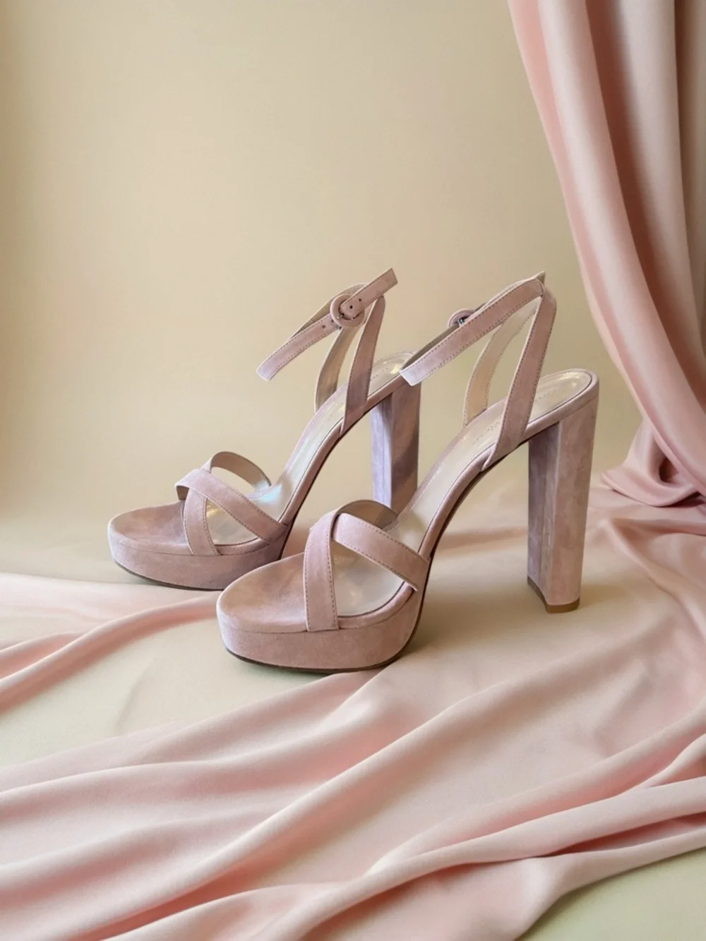 Gianvito Rossi Pink Platform Sandal in Dahlia Ballet Pink Suede